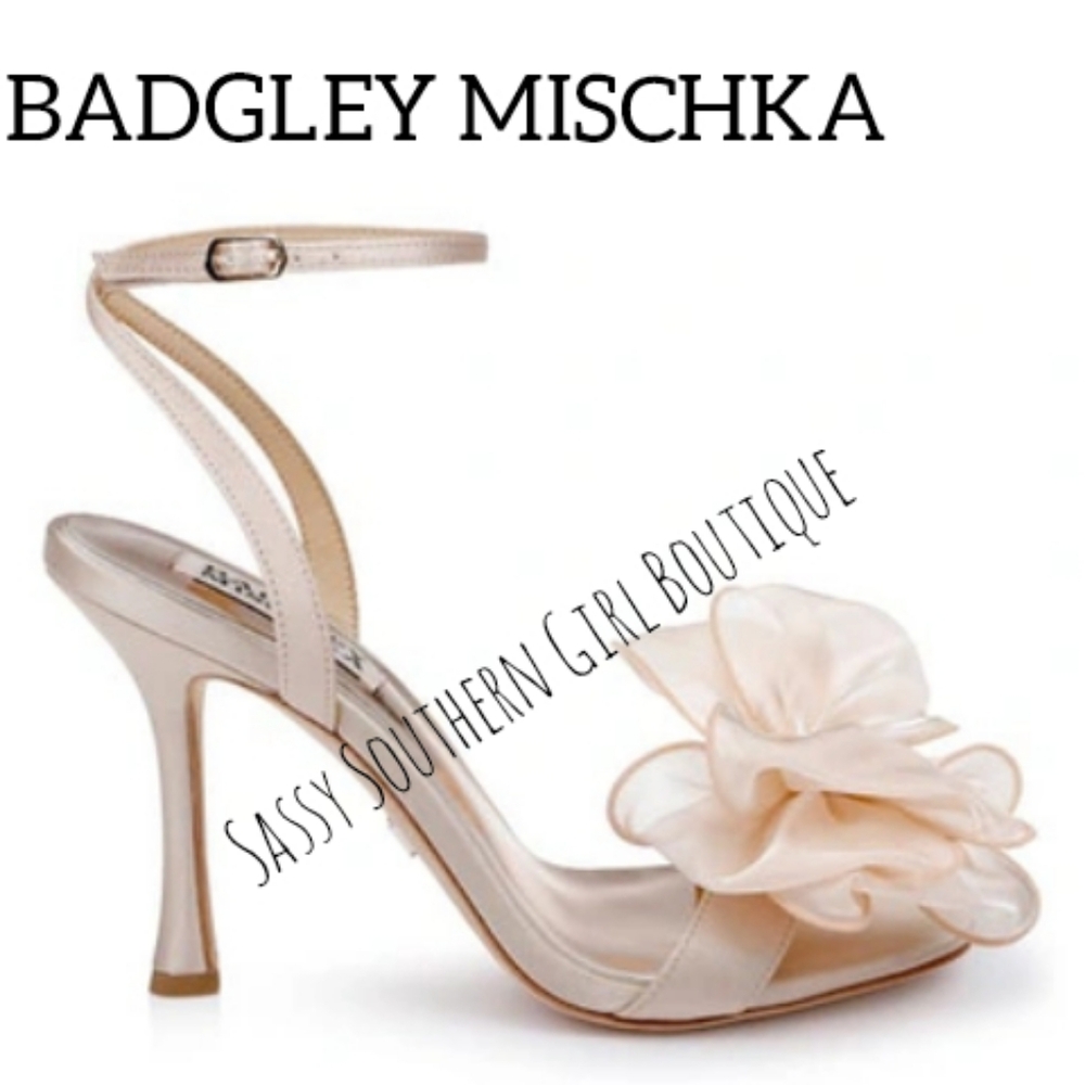 🆕⭐ BADGLEY MISCHKA blush champagne bow heels